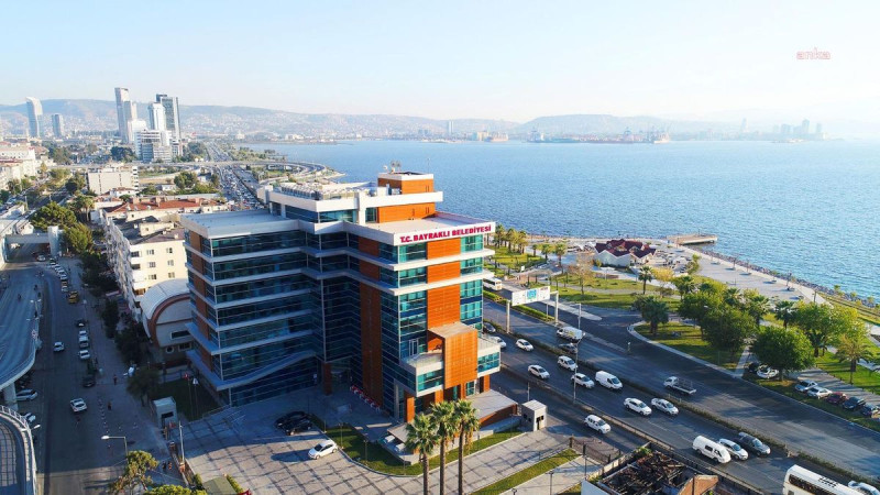 Bayraklı Belediyesi’nde kadro revizyonu: İki yeni başkan yardımcısı atandı