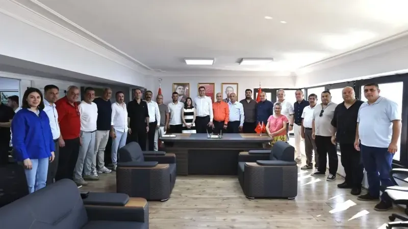 CHP İzmir örgütünde çatlak büyüyor: 28 ilçe başkanı yeni partiye 