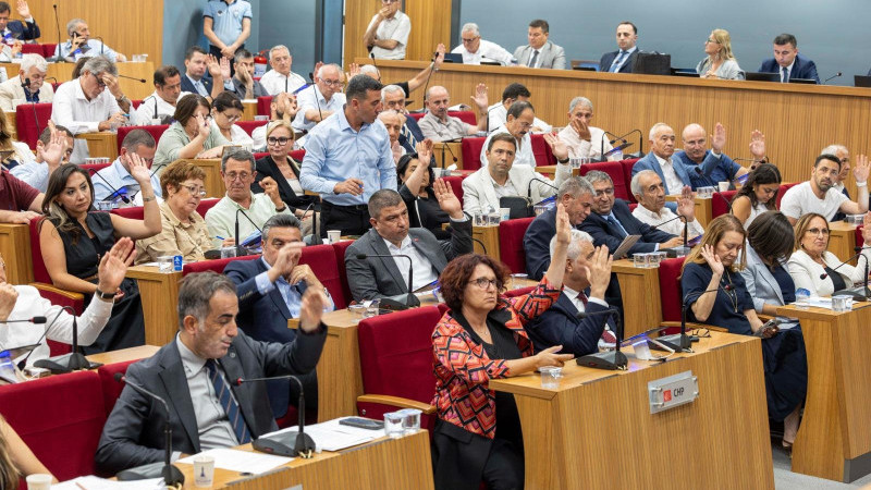 İzmir Büyükşehir Meclisi'nde görev değişimi: Yeni komisyon üyeleri belirlendi