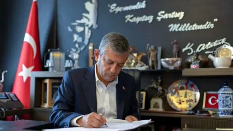 Özgür Özel ve 91 milletvekili CHP'den istifa ederek YENİ Parti’yi kurdu!