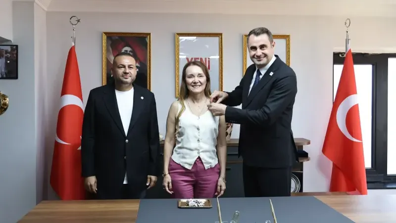 Konak Belediye Başkanı ve 19 meclis üyesi YENİ Parti’ye katıldı!
