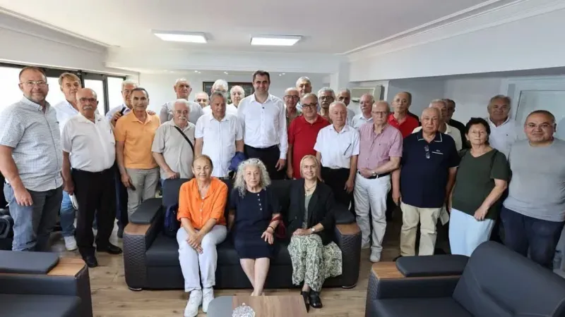 İzmir CHP'de YENİ Parti çatlağı: 78 Eski İlçe Başkanı partisiyle yollarını ayırdı