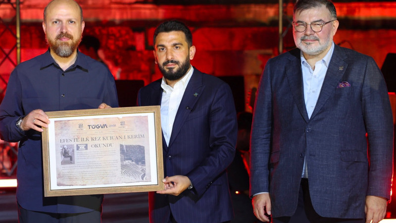 TÜGVA İzmir yaz okulları kapanış programı Efes Antik Kenti’nde yapıldı