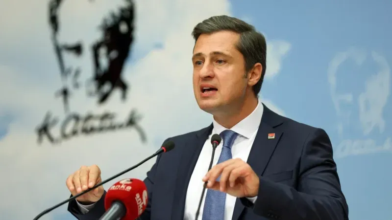 Foça Belediye Başkanı'nın AK Parti'ye geçişine Deniz Yücel'den sert tepki!