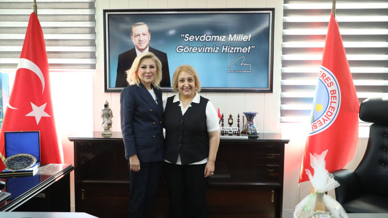 AK Partili Şebnem Bursalı Aksoy Menderes Belediye Başkan Vekili Asuman Şen’i ziyaret etti