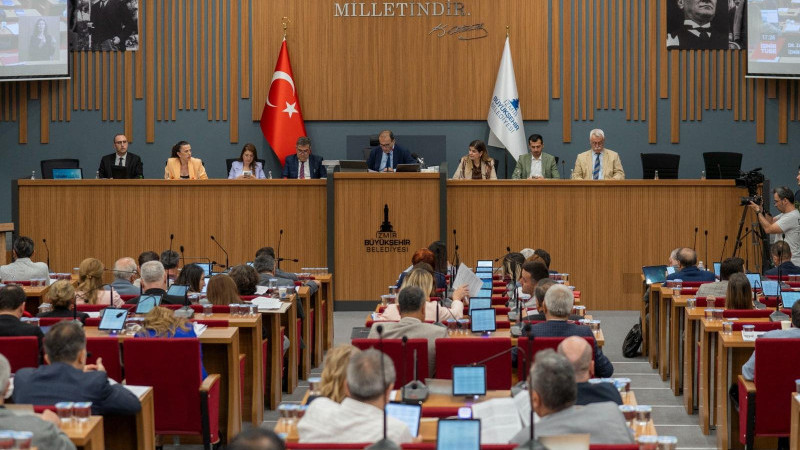 Karabağlar'daki kampüs ve TOKİ projesi meclisi karıştırdı