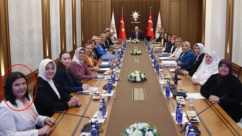 Foça Belediye Başkanı Saniye Bora Fıçı AK Parti'ye katılıyor
