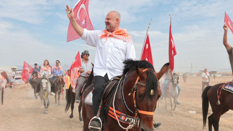 11. Geleneksel Menemen Rahvan At Yarışları şölen havasında gerçekleşti