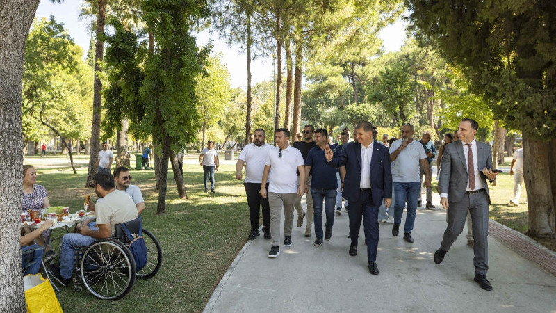 Başkan Cemil Tugay’dan İzmir’e nefes aldıran ağaçlandırma hamlesi