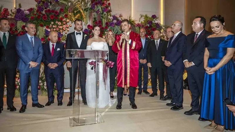 Başkan Cemil Tugay’ın kızı Defne Tugay dünyaevine girdi