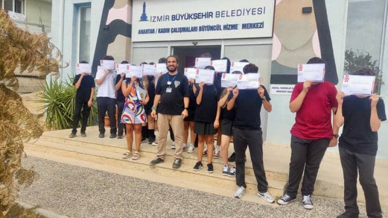 İzmir'de Lise öğrencilerinden Kadın Dayanışma Merkezi’ne ziyaret