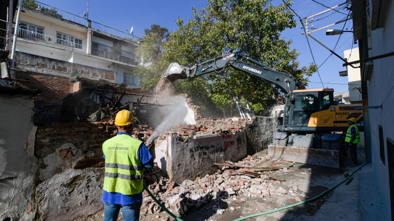 Ballıkuyu’da metruk binaların yıkımı başladı: 360 yapı kapsamda