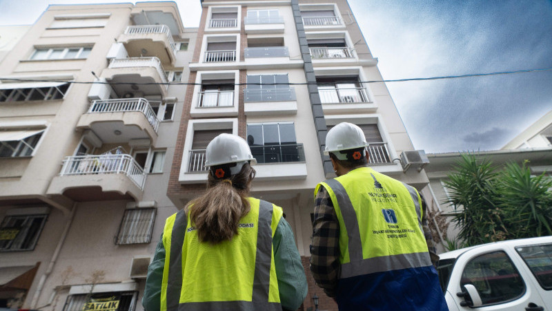 İzmir’de riskli yapılar için umut projesi: “İzmir yenileniyor”