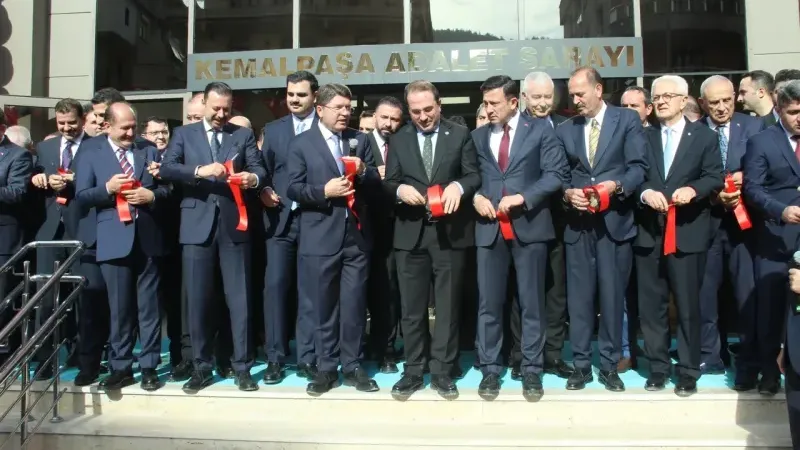 Adalet Bakanı Yılmaz Tunç İzmir’de Kemalpaşa Adalet Sarayı’nı açtı