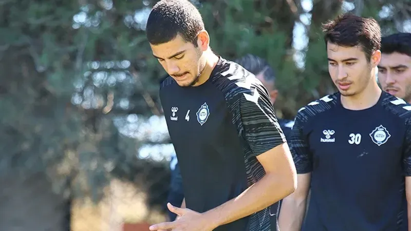 Altay, genç stoper Arif Yanarlı ile 5 yıllık sözleşme imzaladı