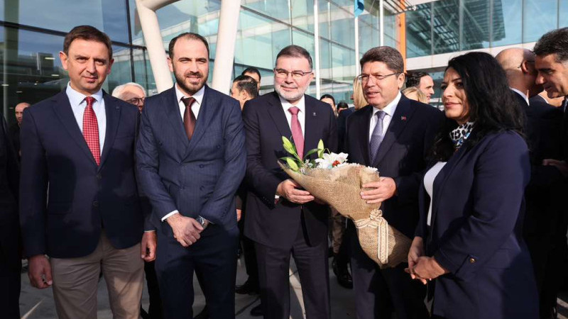 Adalet Bakanı Yılmaz Tunç İzmir’de: AK Parti teşkilatından karşılama