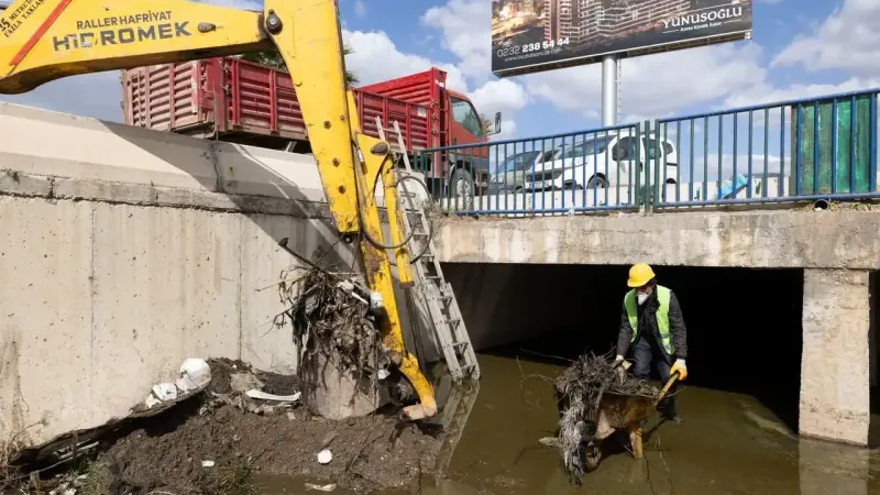 İZSU’dan kış öncesi yoğun mesai: 98 derede temizlik, 447 kilometre kanal çalışması