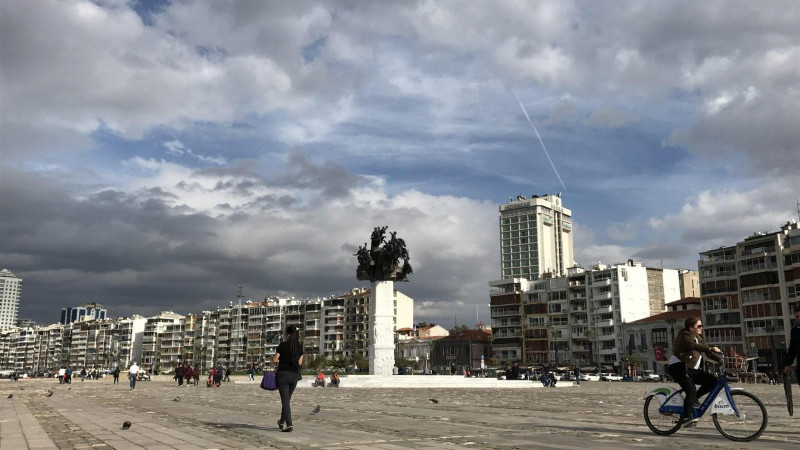 İzmir’de hafta sonu yağış yok, sıcaklıklar mevsim normallerinde seyredecek