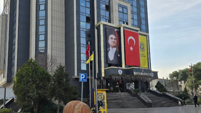 Belediye araçlarıyla tatil keyfi: “Ehliyetini kaptıran müdürler var”