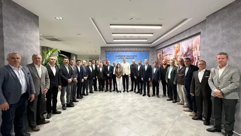 CHP İzmir’den Ankara çıkarması: 40 kişilik heyet, Özgür Özel ile görüşecek