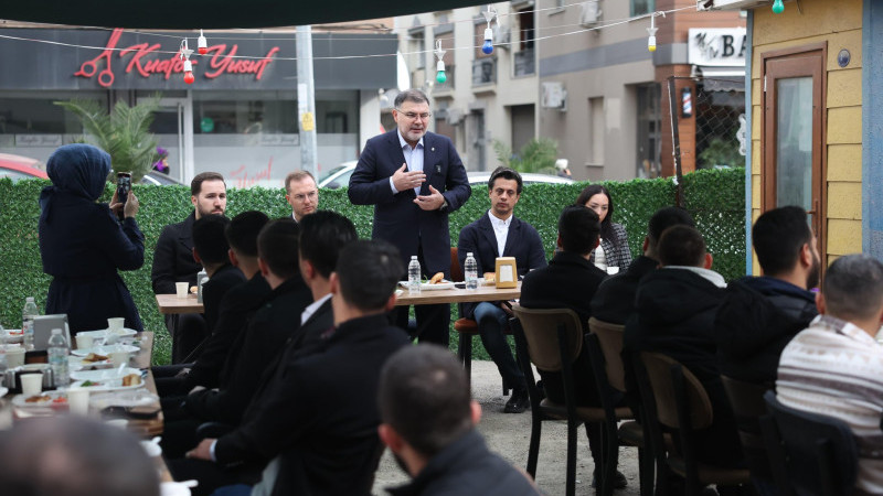 AK Parti İzmir İl Başkanı Bilal Saygılı, Karabağlar’daki genç esnaflarla buluştu