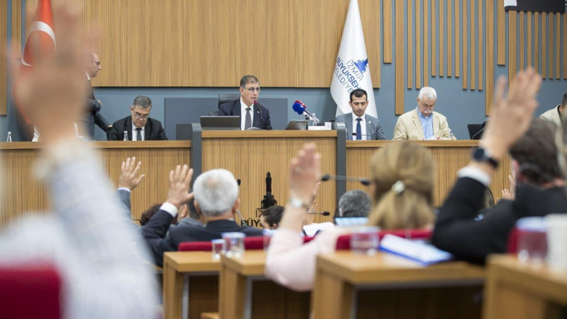 İzmir Büyükşehir Belediyesi’nin 2026 Bütçesi Meclisi karıştırdı