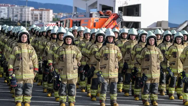 İzmir’de 152 yeni itfaiye memuru göreve başladı
