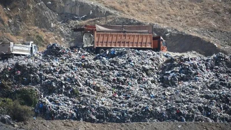 İzmir’de çöp krizi çözülmeden derinleşiyor: Harmandalı için izin çıkmadı