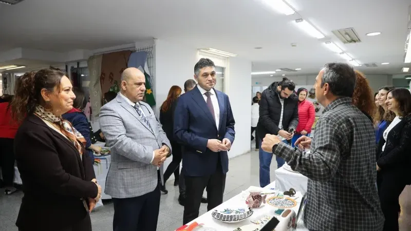 Aliağa Tüpraş Halk Eğitimi Merkezi’nde yeni yıl hediyelik ürünler sergisi