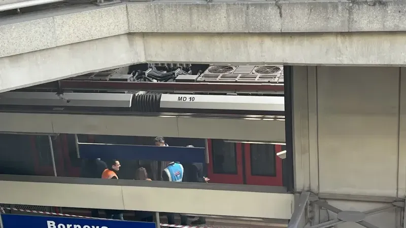 Bornova İstasyonu’nda metro raydan çıktı, yolcular tahliye edildi