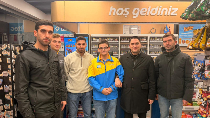 Ülkü Ocakları İzmir İl Başkanı Burak Kılıç, Tehdit edilen kasiyeri ziyaret etti