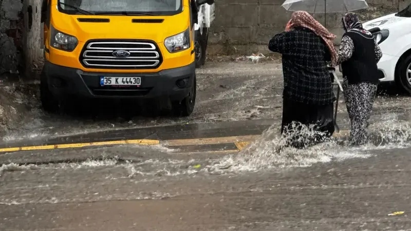 İzmir'de sağanak ve gök gürültülü yağış uyarısı