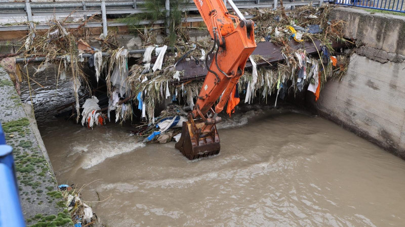 İzmir’de kuvvetli yağışlar devam ediyor, İzmir Büyükşehir teyakkuzda