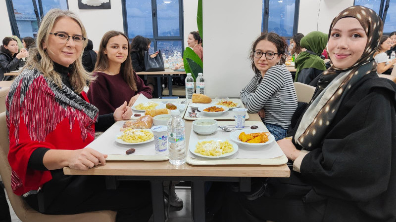 AK Partili Ceyda Bölünmez Çankırı, Bayraklı'da ramazan bereketini paylaştı