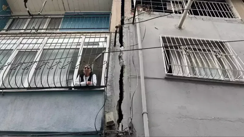 İzmir Büyükşehir'den Buca Onat Tüneli için riskli yapılara sosyal destek ve tahliye yardımı