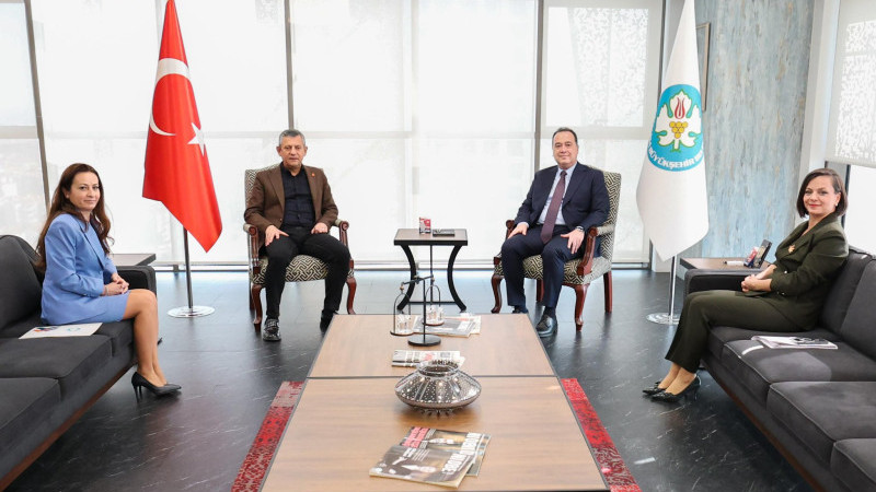 Özgür Özel’in Manisa ziyaretinde Helil Kınay detayı