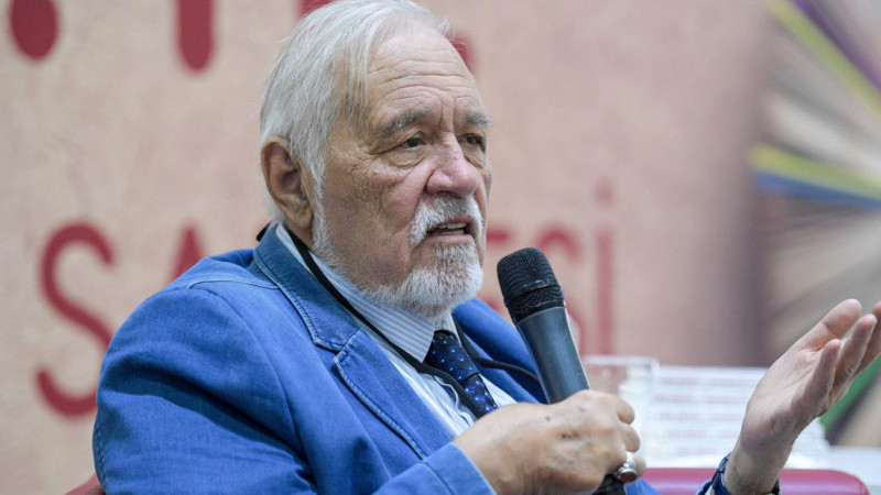 Tarihçi Prof. Dr. İlber Ortaylı hayatını kaybetti