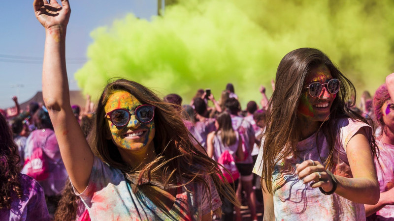 Festival sezonu başladı, Holi Boyası talebi zirveye koştu
