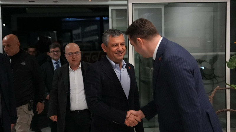 CHP lideri Özgür Özel İzmir mesaisine başladı