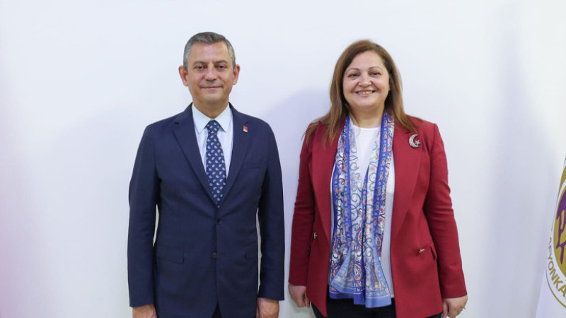 Burcu Köksal CHP'den istifa ederek AK Parti saflarına katılacağını açıkladı