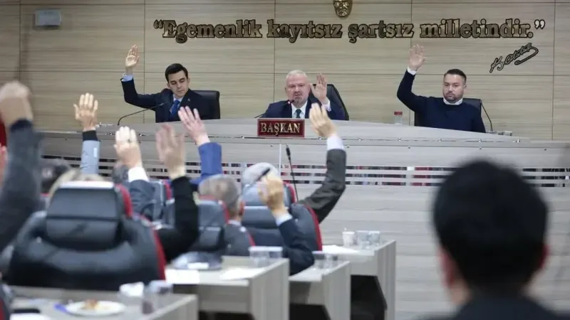 Menemen’de iki meclis üyesi AK Parti’ye geçti: Pehlivan duyurdu