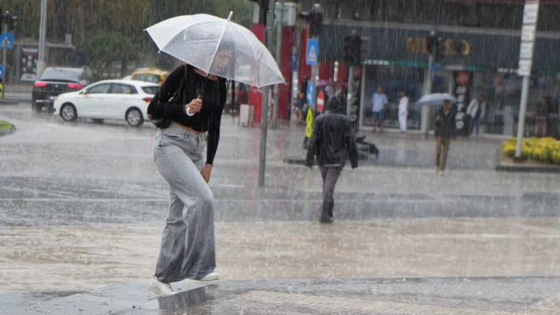 Meteoroloji'den İzmir için uyarı: Gök gürültülü sağanak ve rüzgar geliyor